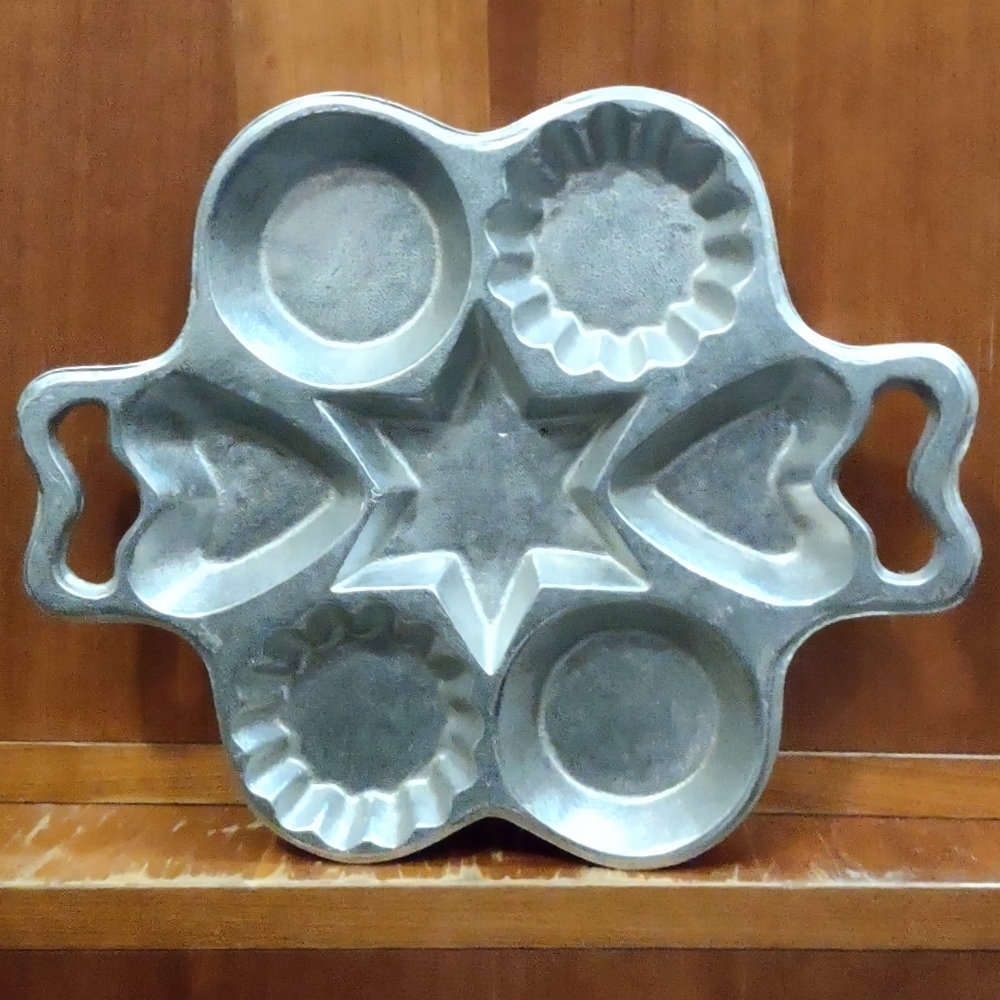 Wilton Shortbread Cookie Mold  Baking Pan Aluminum Alloy Armetale Star Hearts